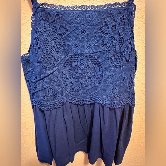 Jun & Ivy navy blue lace tank top - Picture 1 of 9